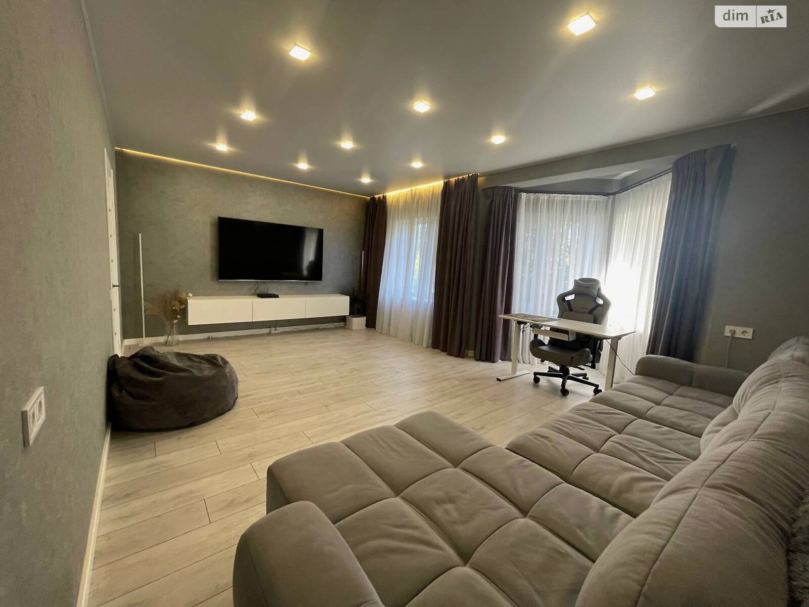 Продажа трехкомнатной квартиры в Белой Церкви, на бул. Александрийский 99, район Вокзальная фото 1