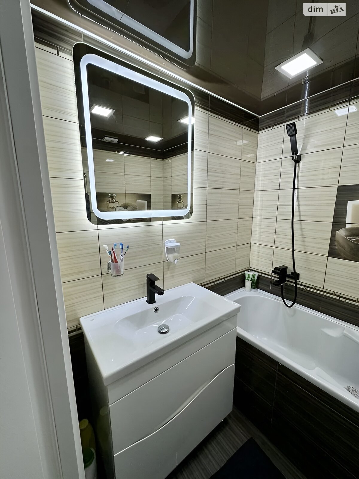 Продажа трехкомнатной квартиры в Белой Церкви, на ул. Партизанская, район Вокзальная фото 1 Продажа трехкомнатной квартиры в Белой Церкви, на ул. Партизанская, район Вокзальная фото 1