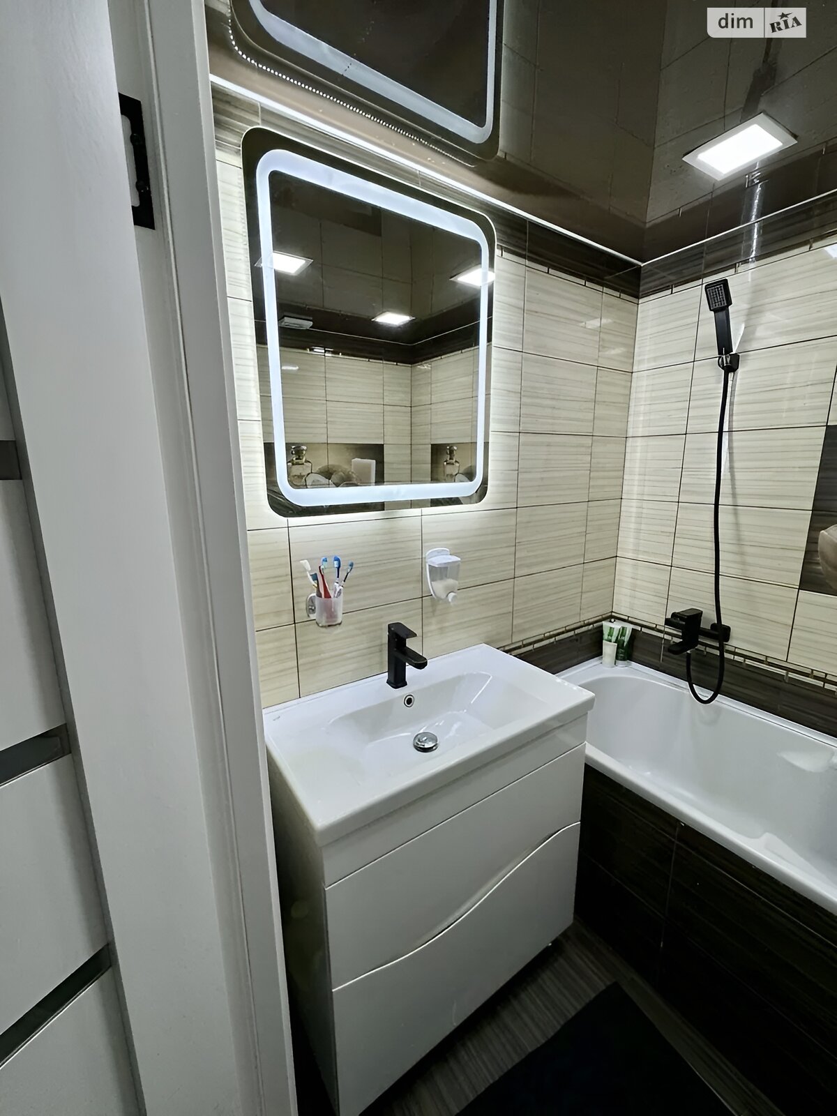 Продажа трехкомнатной квартиры в Белой Церкви, на ул. Партизанская, район Вокзальная фото 1 Продажа трехкомнатной квартиры в Белой Церкви, на ул. Партизанская, район Вокзальная фото 1