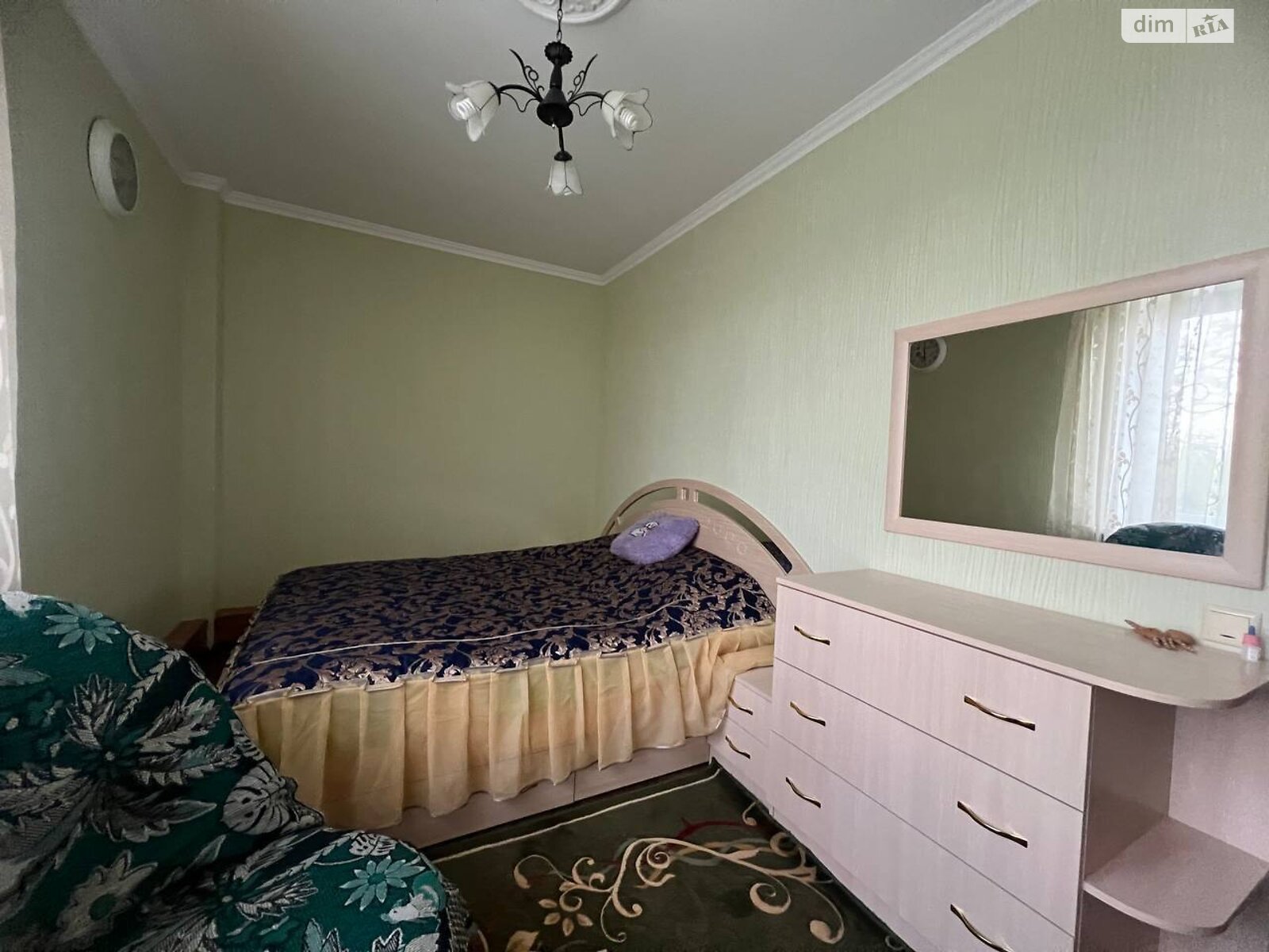Продажа трехкомнатной квартиры в Бердичеве, на ул. Низгорецкая, фото 1 Продажа трехкомнатной квартиры в Бердичеве, на ул. Низгорецкая, фото 1