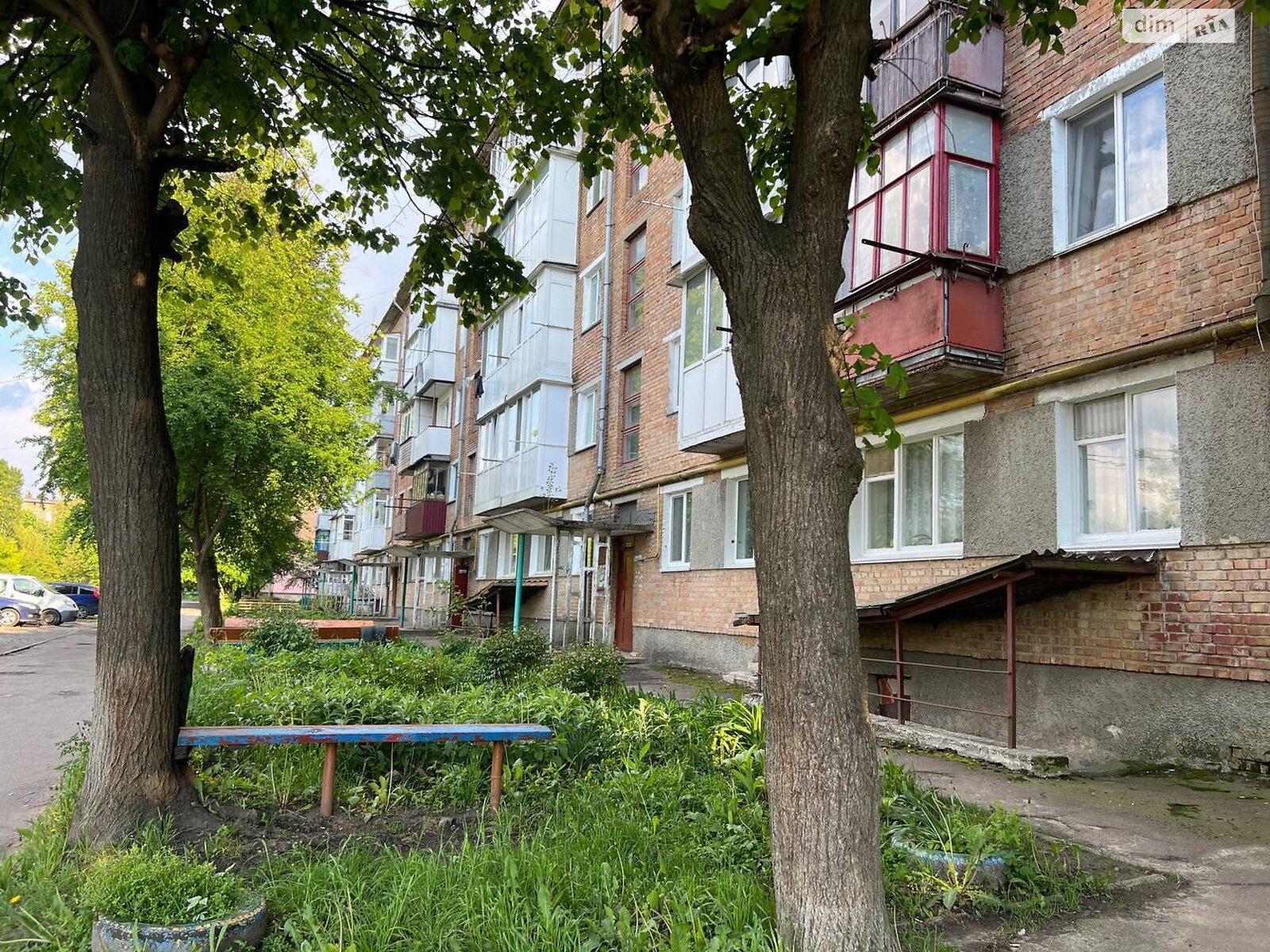 Продажа трехкомнатной квартиры в Бердичеве, на ул. Низгорецкая, фото 1 Продажа трехкомнатной квартиры в Бердичеве, на ул. Низгорецкая, фото 1