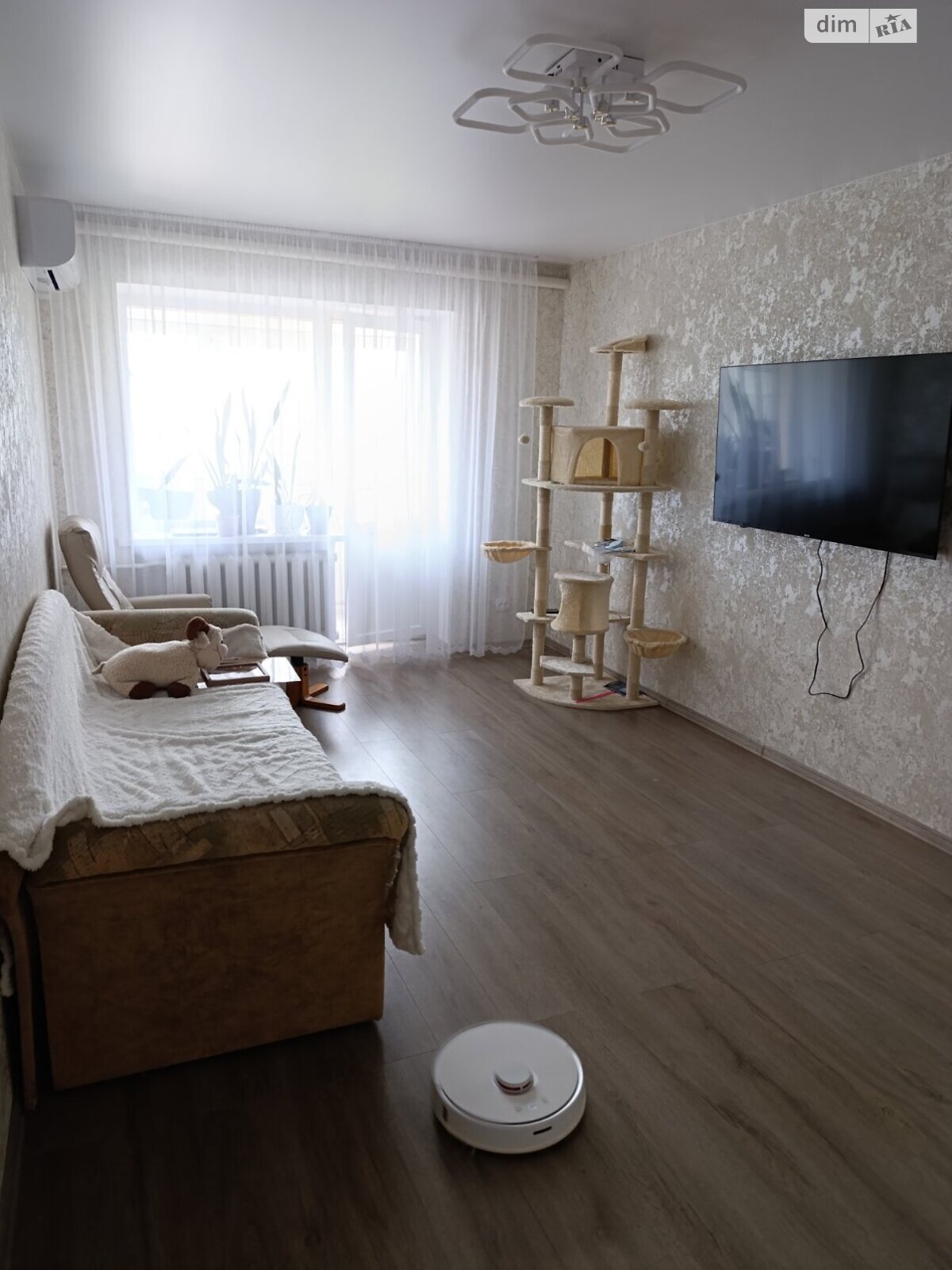 Продажа трехкомнатной квартиры в Бердичеве, на пл. Соборная 20, фото 1 Продажа трехкомнатной квартиры в Бердичеве, на пл. Соборная 20, фото 1