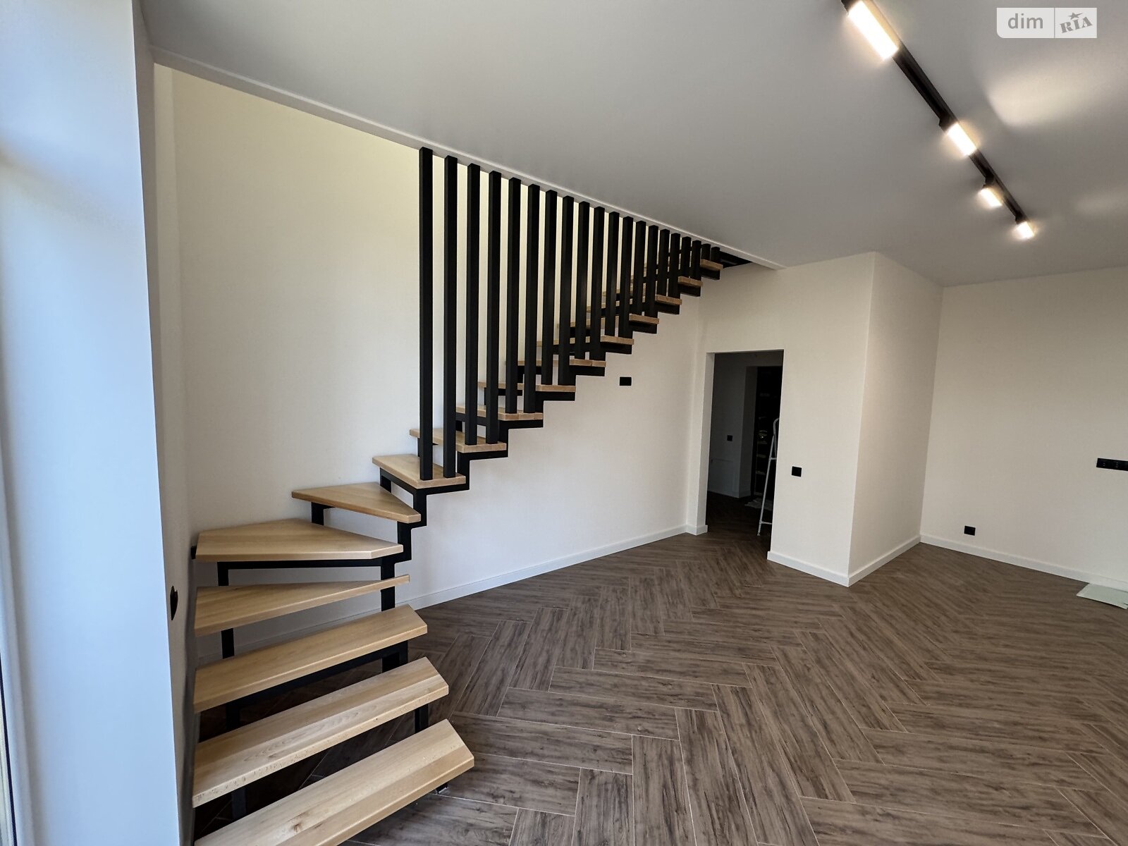 Продаж трикімнатної квартири в Чагорі, на вул. Міжнародна 41, район Приміська зона фото 1