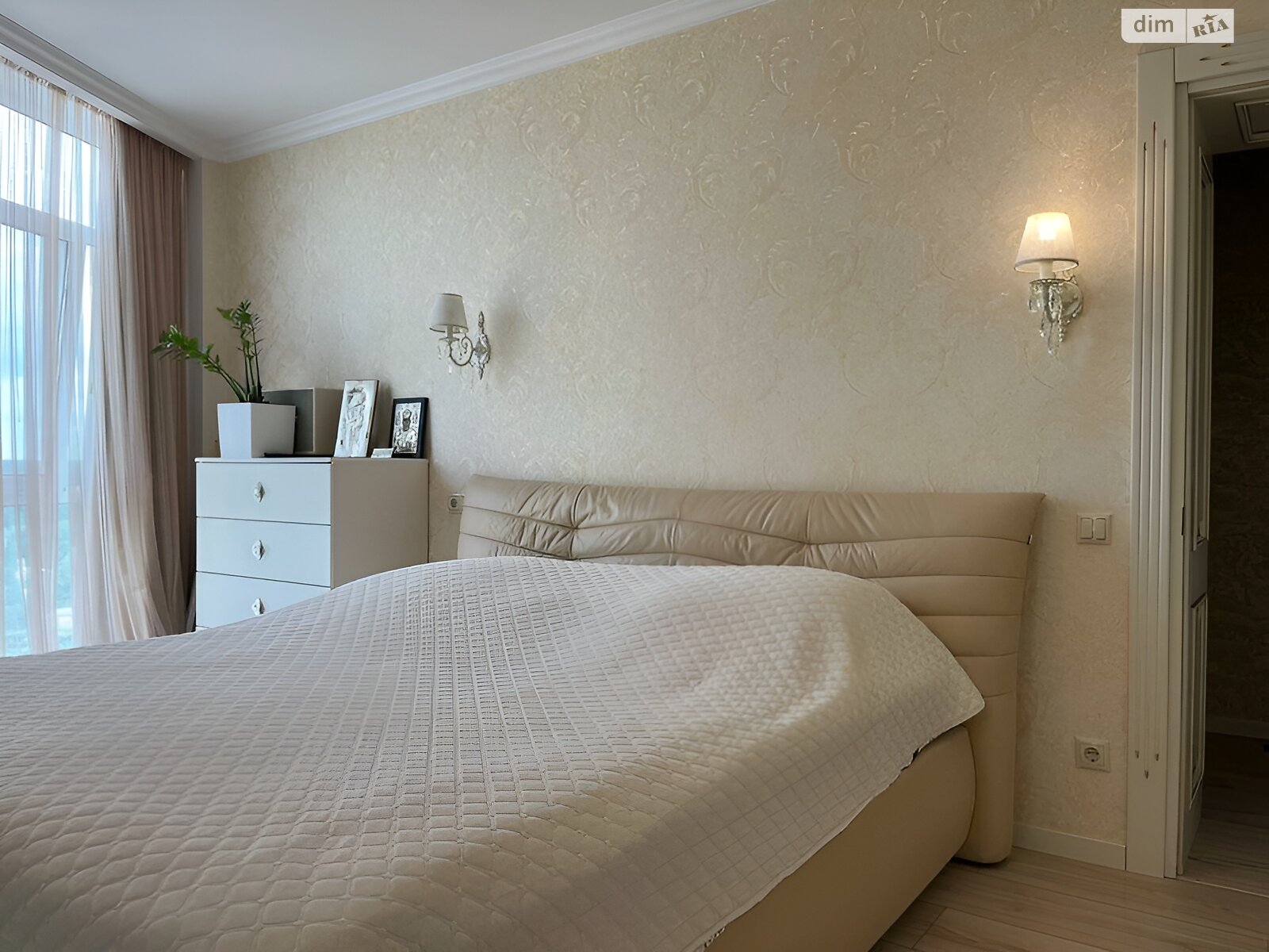 Продаж трикімнатної квартири в Чайках, на вул. Валерія Лобановського 19, фото 1 Продаж трикімнатної квартири в Чайках, на вул. Валерія Лобановського 19, фото 1