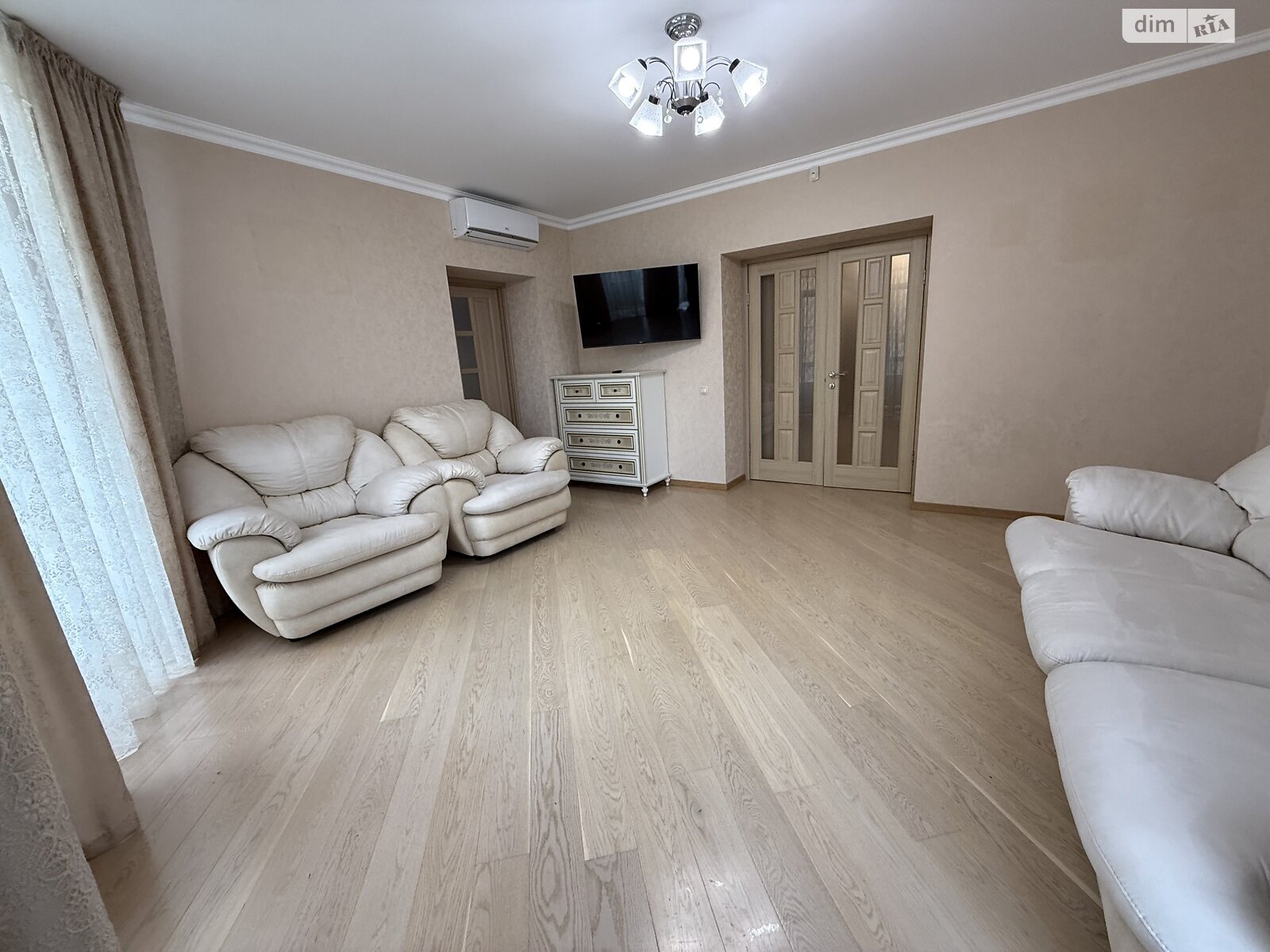 Продаж трикімнатної квартири в Чайках, на вул. Валерія Лобановського 28, фото 1 Продаж трикімнатної квартири в Чайках, на вул. Валерія Лобановського 28, фото 1