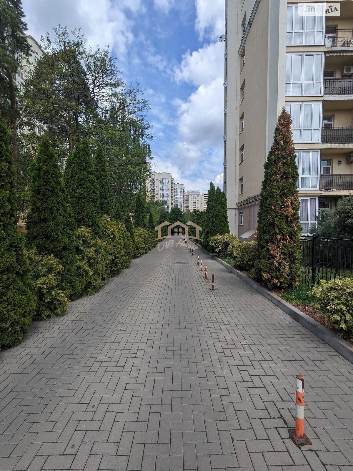 Продажа трехкомнатной квартиры в Чайках, на ул. Валерия Лобановского, фото 1 Продажа трехкомнатной квартиры в Чайках, на ул. Валерия Лобановского, фото 1