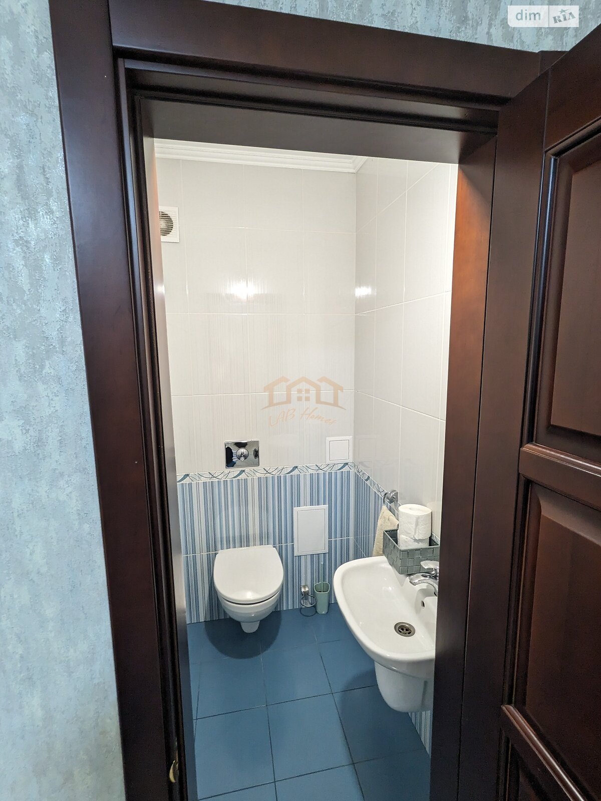 Продажа трехкомнатной квартиры в Чайках, на ул. Валерия Лобановского, фото 1 Продажа трехкомнатной квартиры в Чайках, на ул. Валерия Лобановского, фото 1