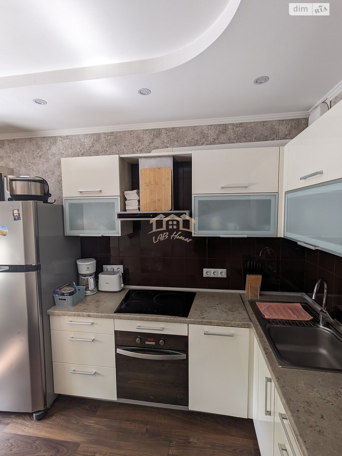 Продажа трехкомнатной квартиры в Чайках, на ул. Валерия Лобановского, фото 1 Продажа трехкомнатной квартиры в Чайках, на ул. Валерия Лобановского, фото 1