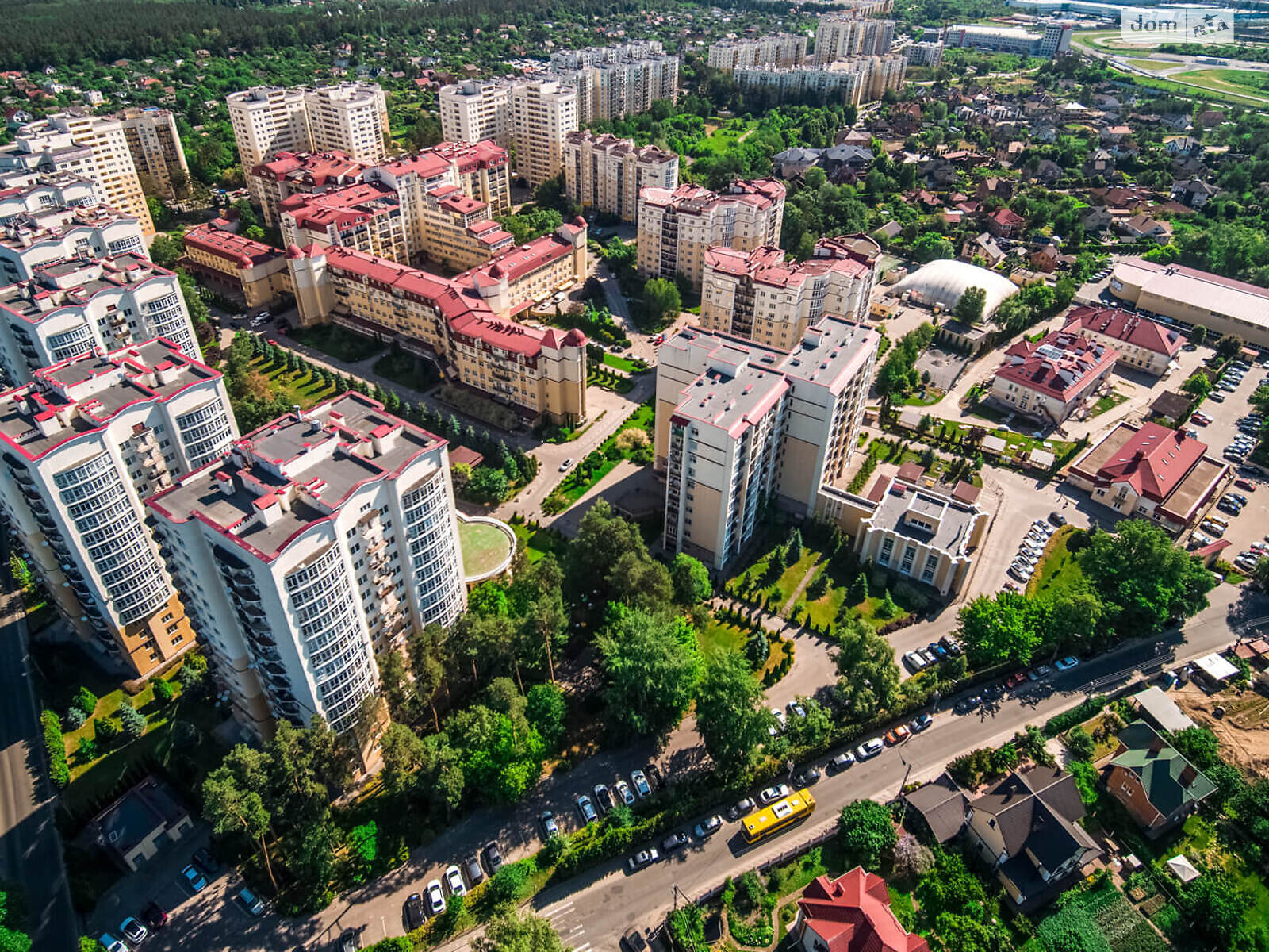 Продаж трикімнатної квартири в Чайках, на вул. Валерія Лобановського 1-36, фото 1