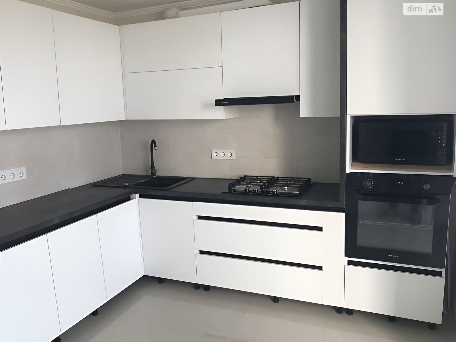 Продажа трехкомнатной квартиры в Черкассах, на ул. Жужомы Сержанта 3, фото 1 Продажа трехкомнатной квартиры в Черкассах, на ул. Жужомы Сержанта 3, фото 1