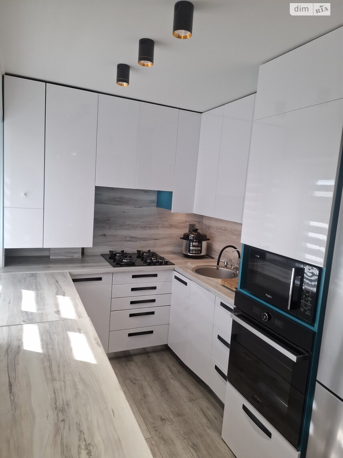 Продажа трехкомнатной квартиры в Черкассах, на ул. Благовестная 236, район Приднепровский фото 1 Продажа трехкомнатной квартиры в Черкассах, на ул. Благовестная 236, район Приднепровский фото 1