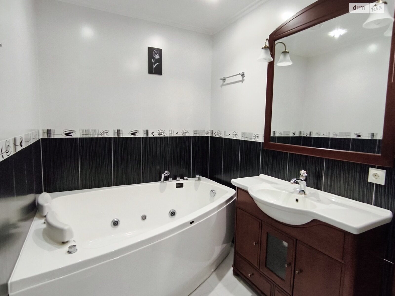 Продаж трикімнатної квартири в Черкасах, на вул. Святотроїцька 94, район Соснівський фото 1