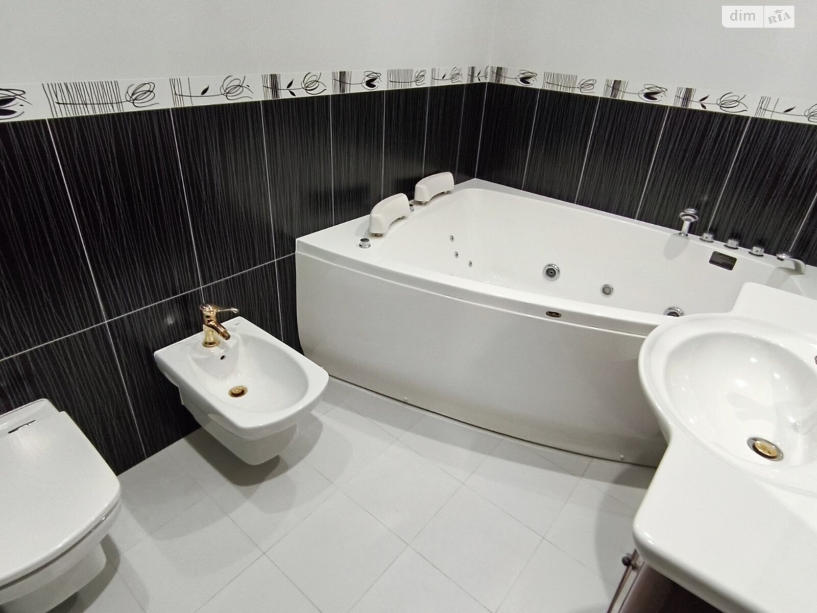 Продаж трикімнатної квартири в Черкасах, на вул. Святотроїцька 94, район Соснівський фото 1