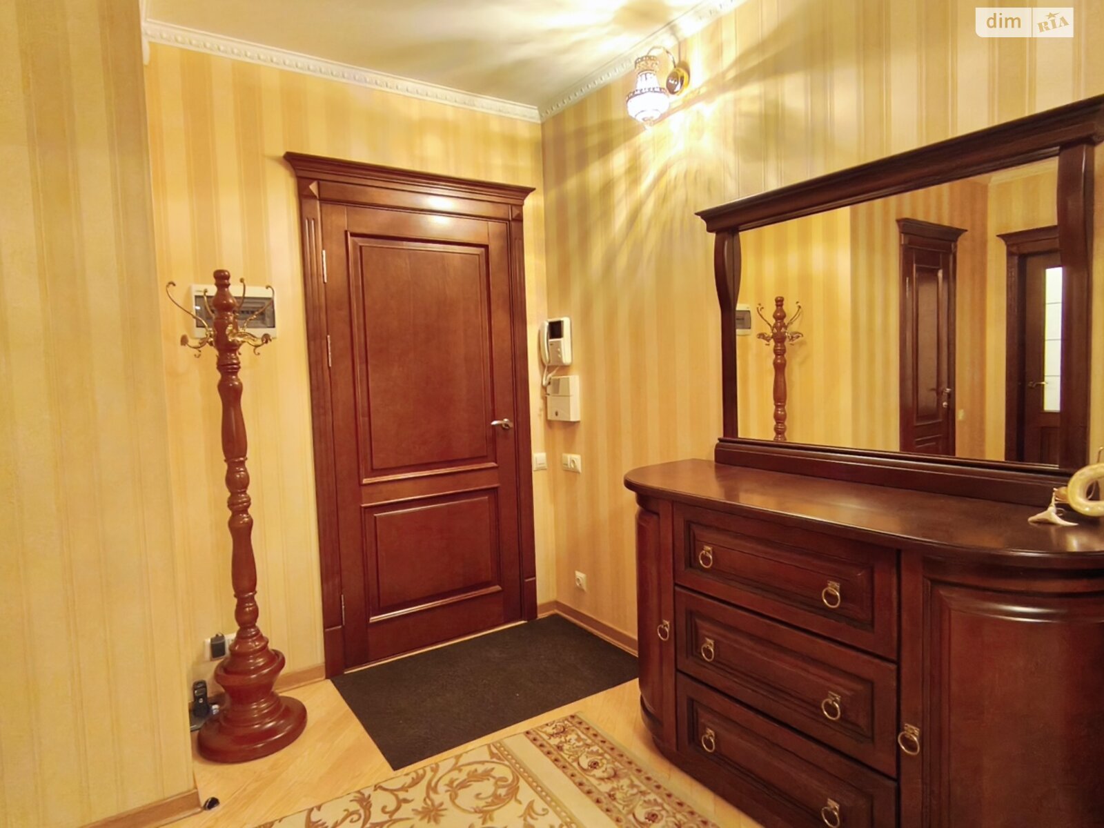 Продаж трикімнатної квартири в Черкасах, на вул. Святотроїцька 94, район Соснівський фото 1