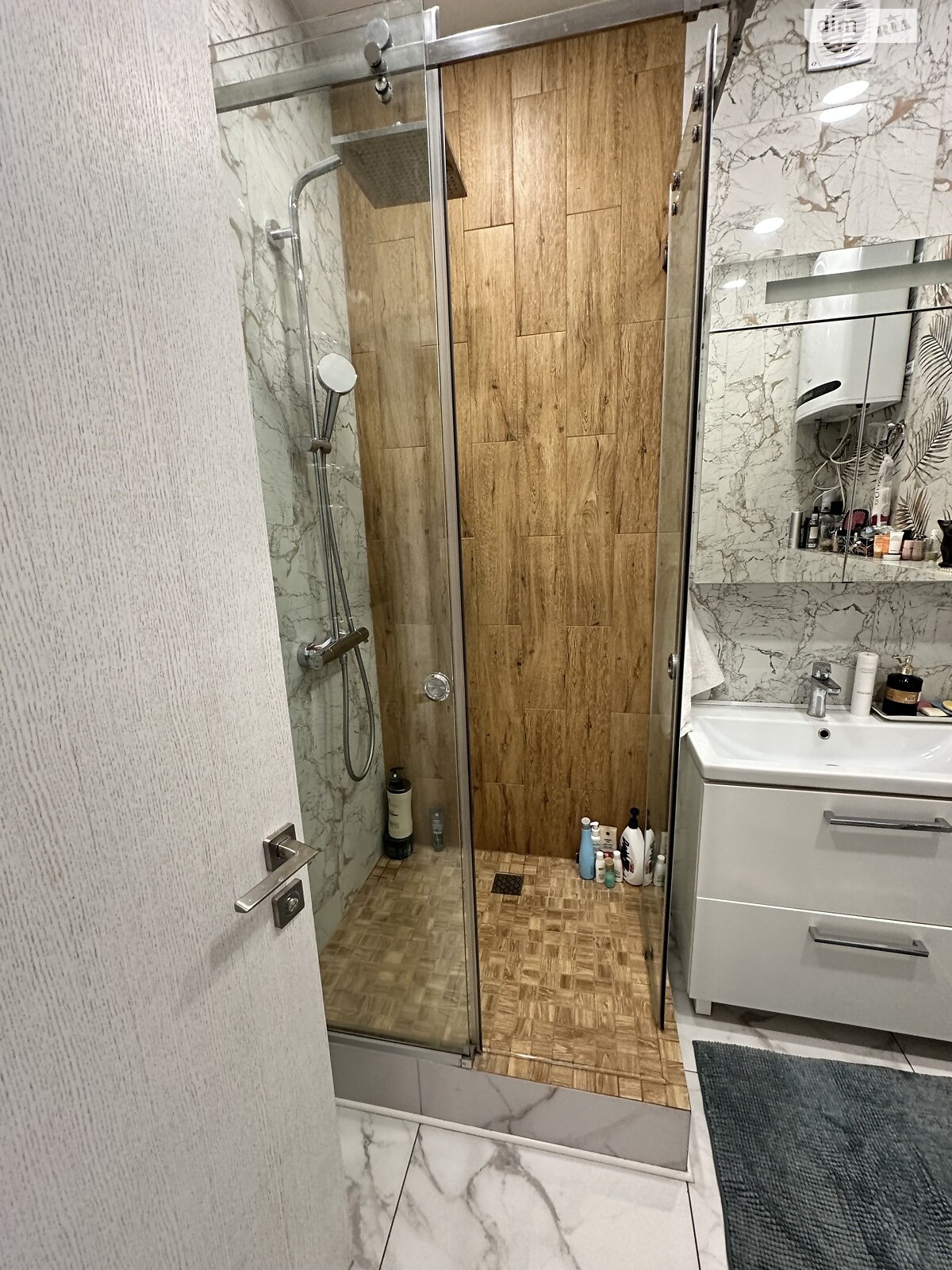 Продажа трехкомнатной квартиры в Черкассах, на ул. Вергая Виталия 5, район Сосновский фото 1 Продажа трехкомнатной квартиры в Черкассах, на ул. Вергая Виталия 5, район Сосновский фото 1