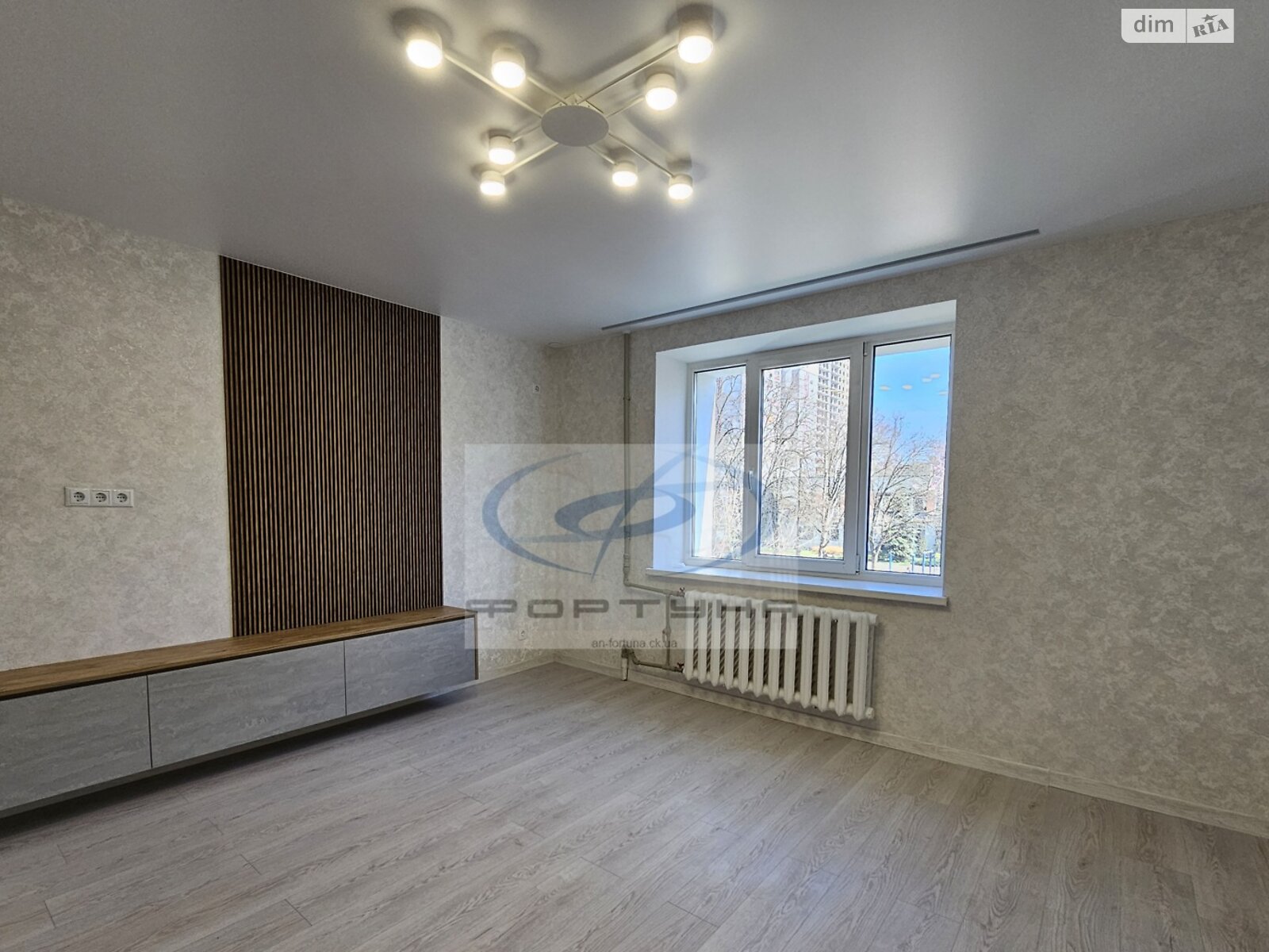 Продаж двокімнатної квартири в Черкасах, на вул. Грушевського Михайла 43, район Центр фото 1