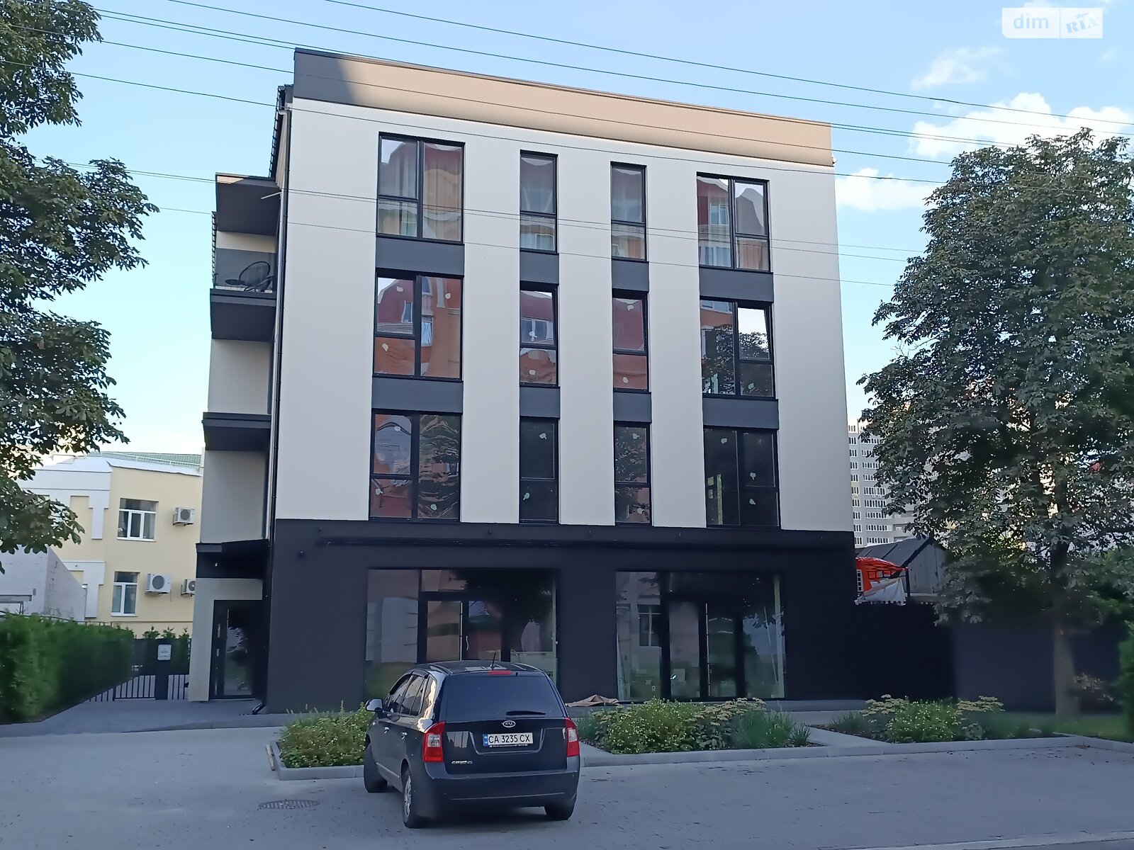 Продажа трехкомнатной квартиры в Черкассах, на ул. Праведницы Шулежко 59, район Казбет фото 1