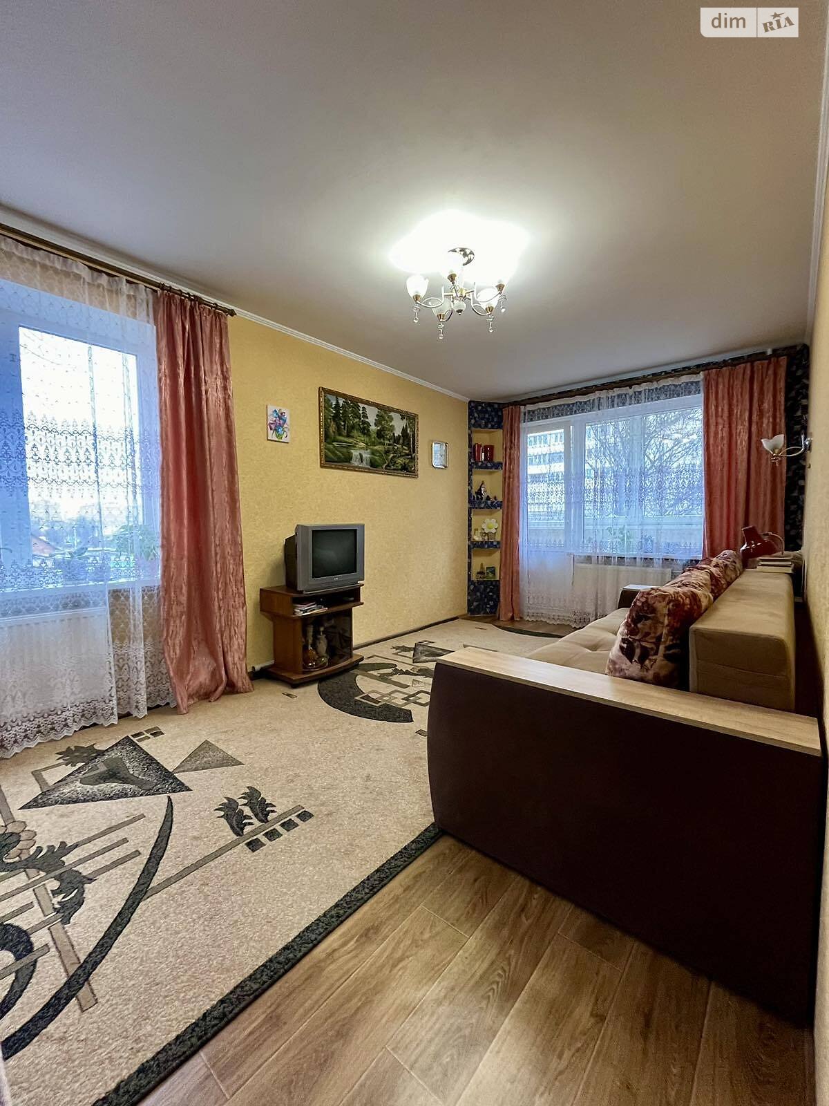 Продажа трехкомнатной квартиры в Черкассах, на ул. Нарбутовская 158, район Крываловский фото 1