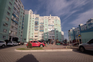 Продаж двокімнатної квартири в Черкасах, на вул. Жужоми Сержанта 5, район Митниця-центр фото 2