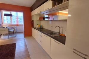 Продаж трикімнатної квартири в Чернігові, на просп. Левка Лук'яненка 70, район Деснянський фото 2