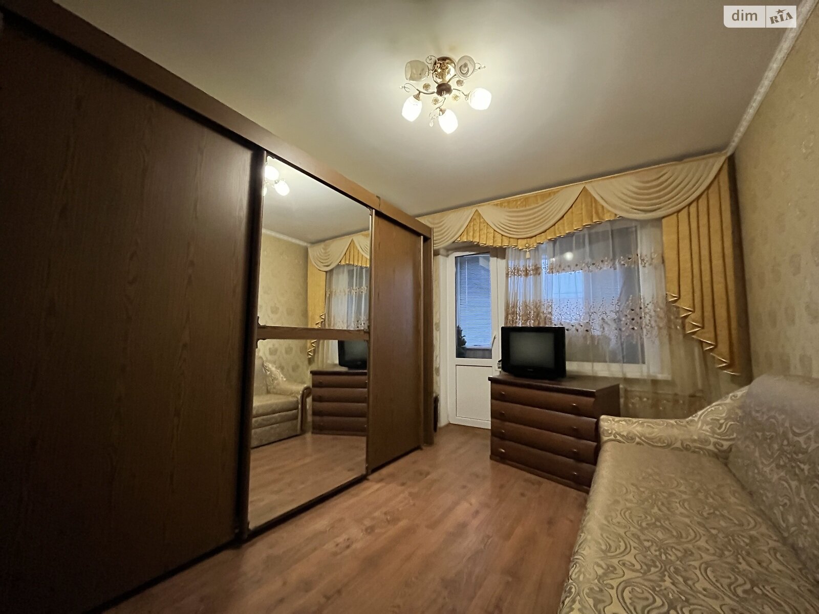 Продажа трехкомнатной квартиры в Чернигове, на просп. Михаила Грушевского, район Деснянский фото 1