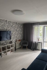 Продаж трикімнатної квартири в Чернігові, на вул. Рятувальників 33, район Деснянський фото 2