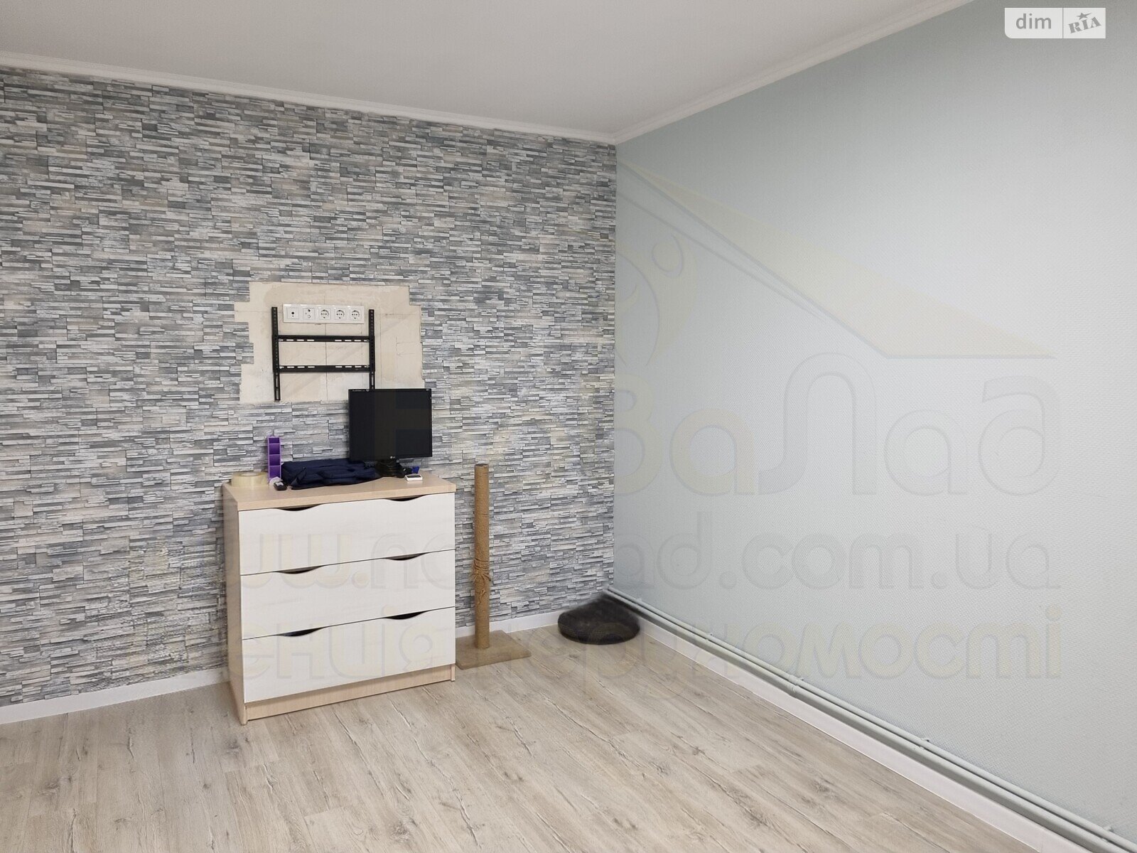 Продаж трикімнатної квартири в Чернігові, на вул. Курсанта Єськова, район Єськов фото 1