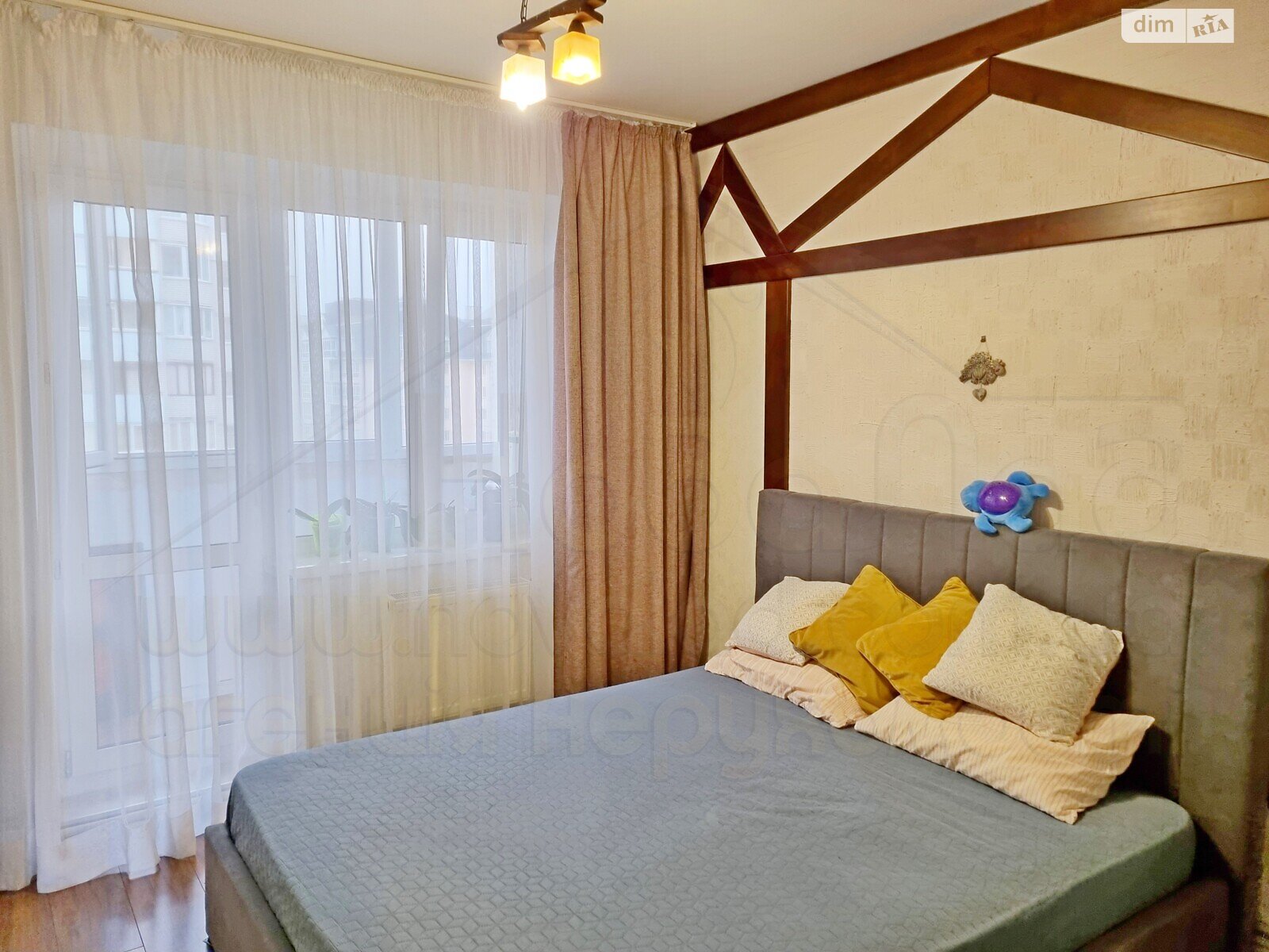 Продаж трикімнатної квартири в Чернігові, на вул. Курсанта Єськова, район Єськов фото 1