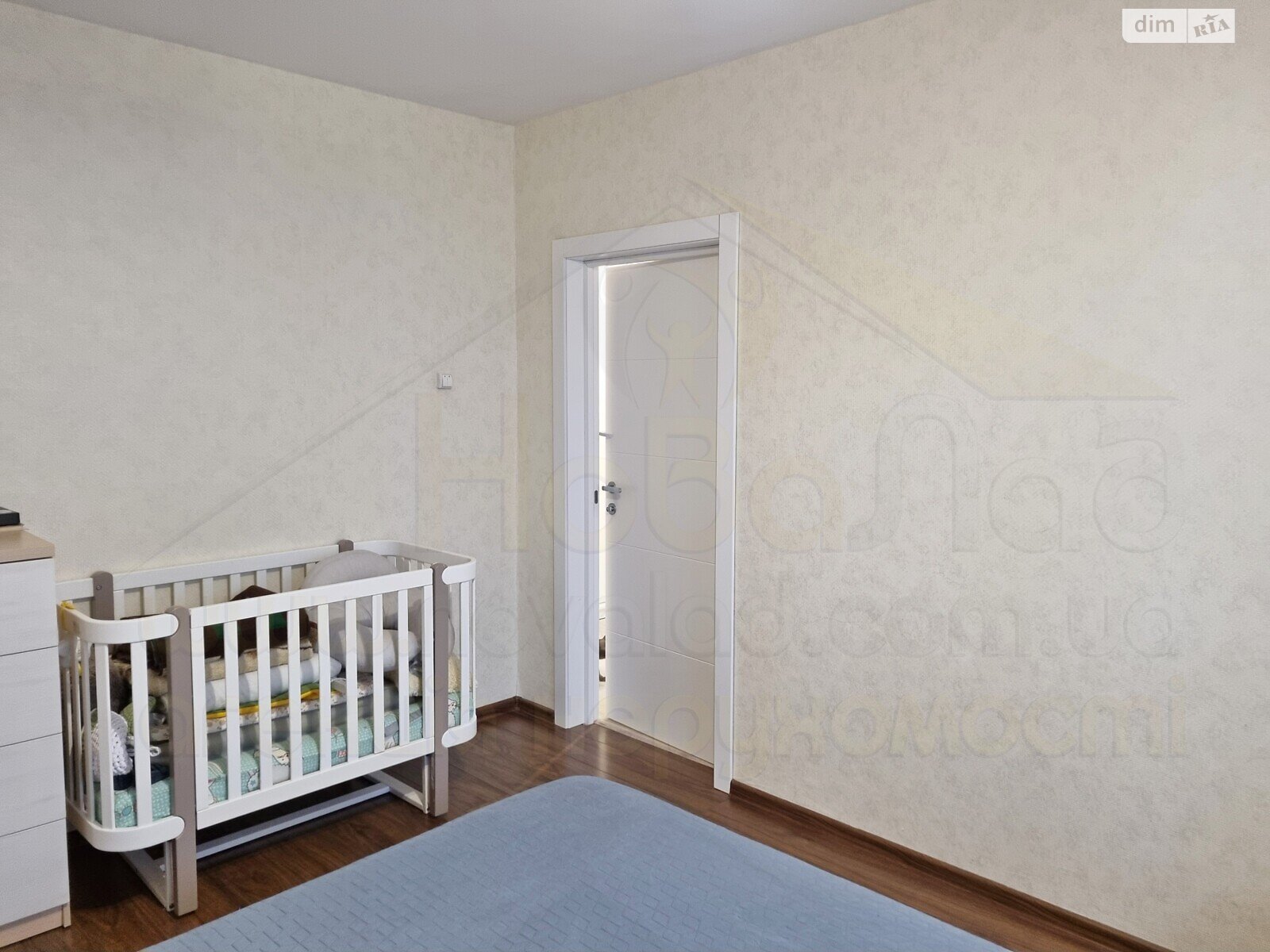 Продаж трикімнатної квартири в Чернігові, на вул. Курсанта Єськова, район Єськов фото 1