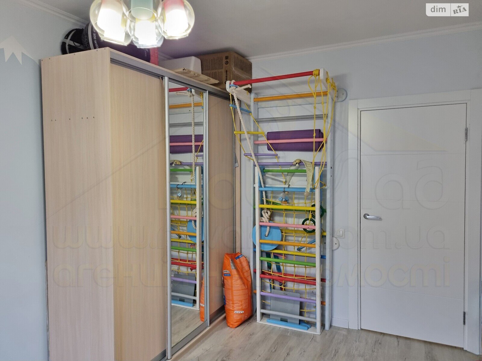 Продаж трикімнатної квартири в Чернігові, на вул. Курсанта Єськова, район Єськов фото 1