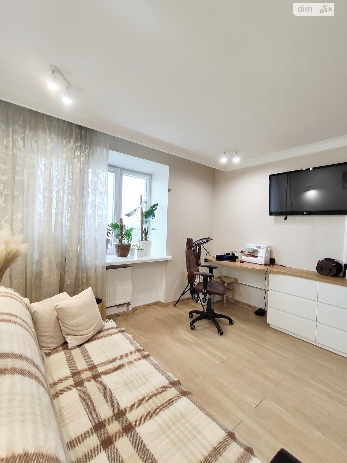 Продажа трехкомнатной квартиры в Чернигове, на ул. Красносельского 37, район Масаны фото 1