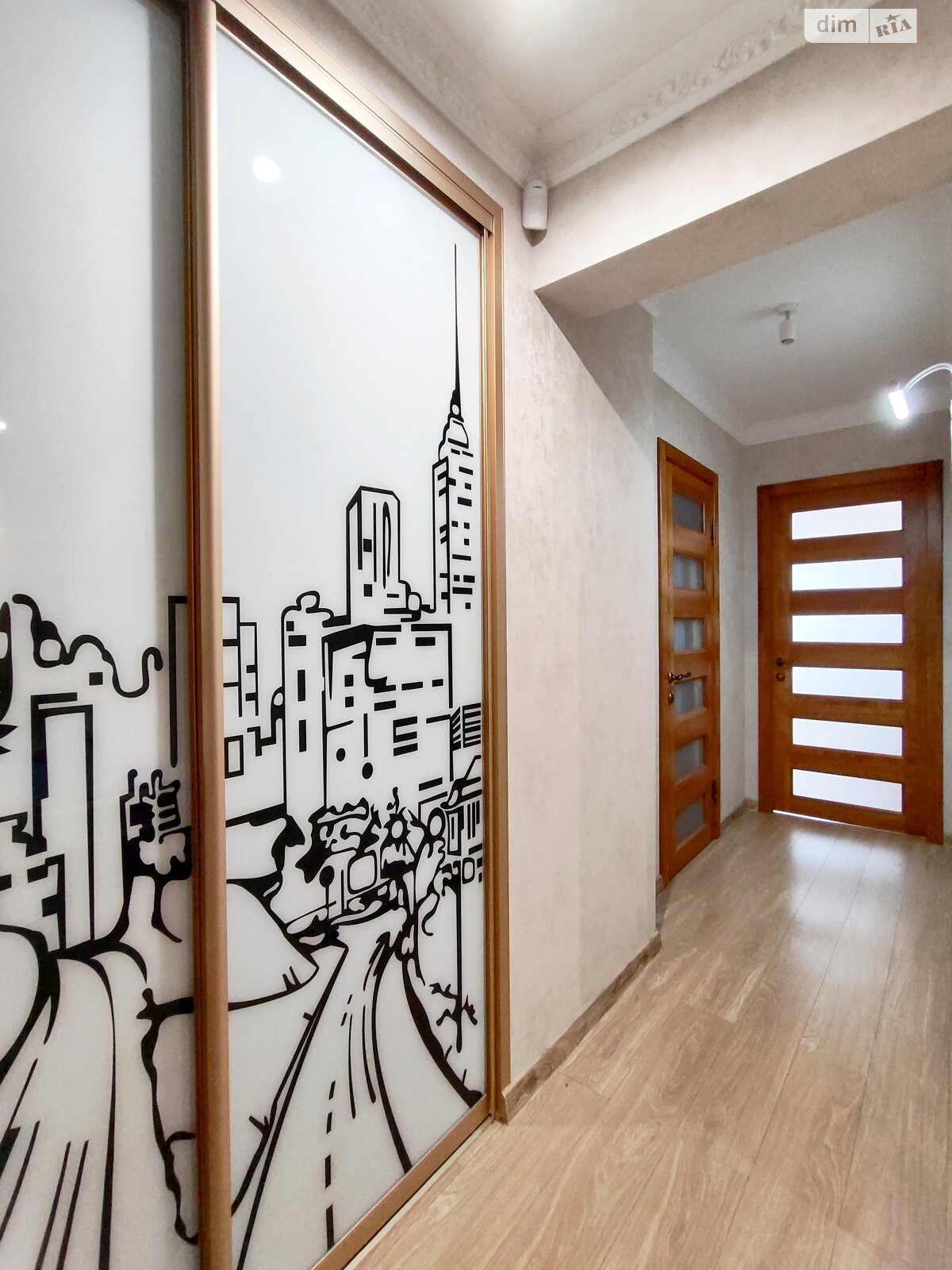 Продажа трехкомнатной квартиры в Чернигове, на ул. Красносельского 37, район Масаны фото 1