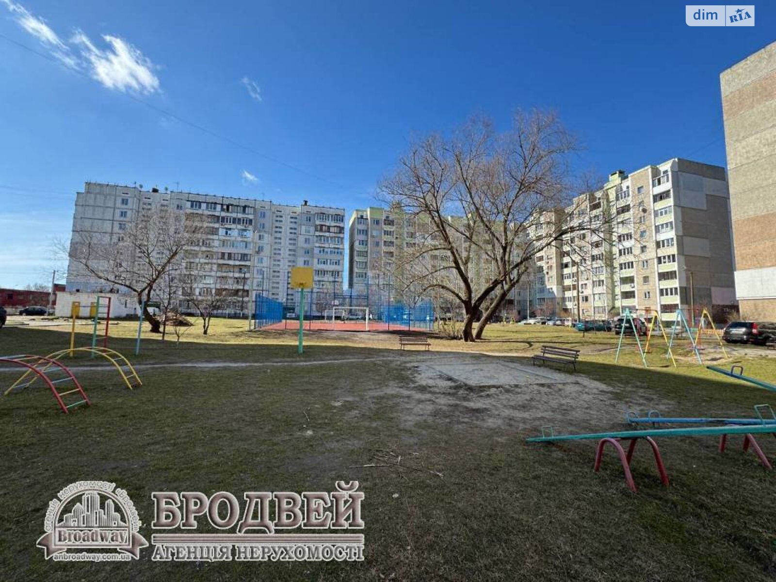 Продаж трикімнатної квартири в Чернігові, на вул. Курсанта Єськова 4, район Ремзавод фото 1 Продаж трикімнатної квартири в Чернігові, на вул. Курсанта Єськова 4, район Ремзавод фото 1