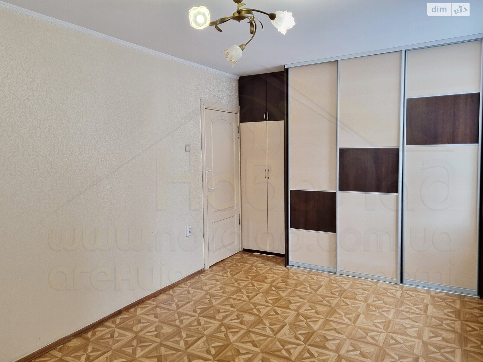 Продажа трехкомнатной квартиры в Чернигове, на ул. Защитников Украины, район Рокоссовского фото 1