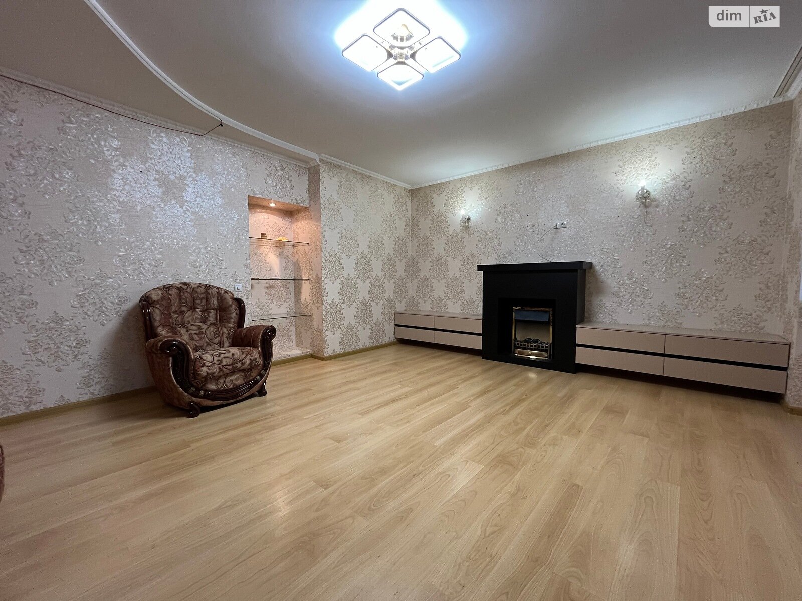 Продажа трехкомнатной квартиры в Чернигове, на ул. Шевчука, район Центр фото 1 Продажа трехкомнатной квартиры в Чернигове, на ул. Шевчука, район Центр фото 1