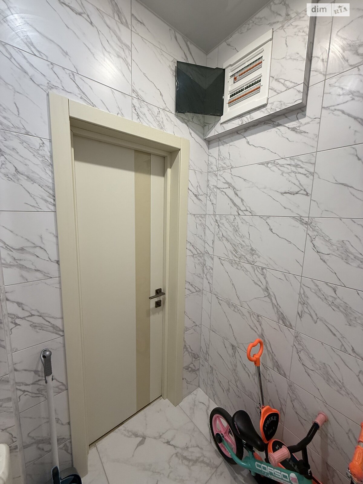 Продажа двухкомнатной квартиры в Черноморске, на ул. Парусная 20, кв. 51, район Ильичевск фото 1 Продажа двухкомнатной квартиры в Черноморске, на ул. Парусная 20, кв. 51, район Ильичевск фото 1
