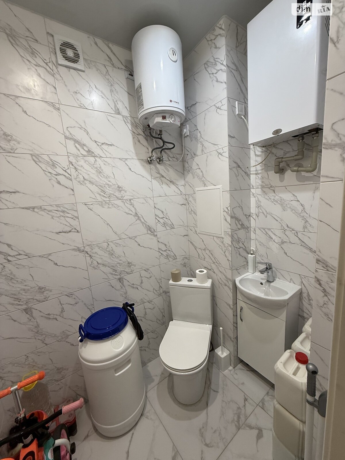 Продажа двухкомнатной квартиры в Черноморске, на ул. Парусная 20, кв. 51, район Ильичевск фото 1 Продажа двухкомнатной квартиры в Черноморске, на ул. Парусная 20, кв. 51, район Ильичевск фото 1