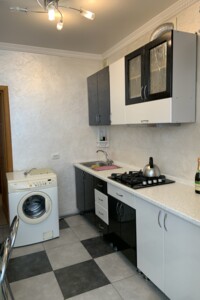 Продаж однокімнатної квартири в Чорноморську, на вул. Захисників України, район Іллічівськ фото 2