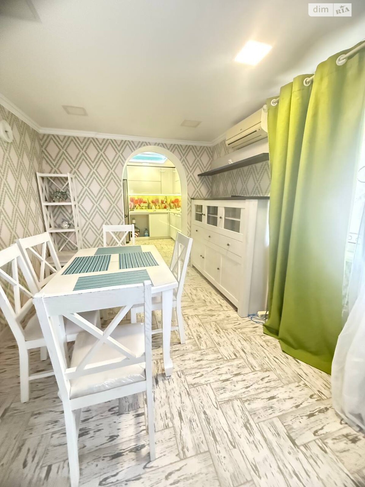 Продаж трикімнатної квартири в Чорноморську, на вул. Лазурна, фото 1