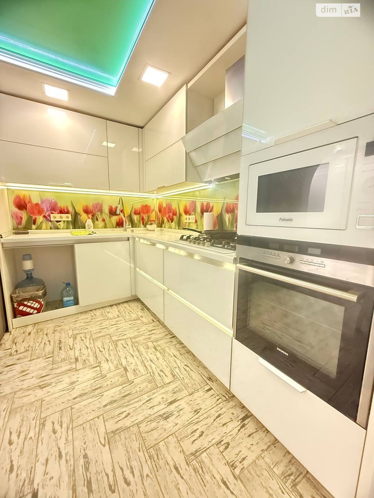 Продаж трикімнатної квартири в Чорноморську, на вул. Лазурна, фото 1