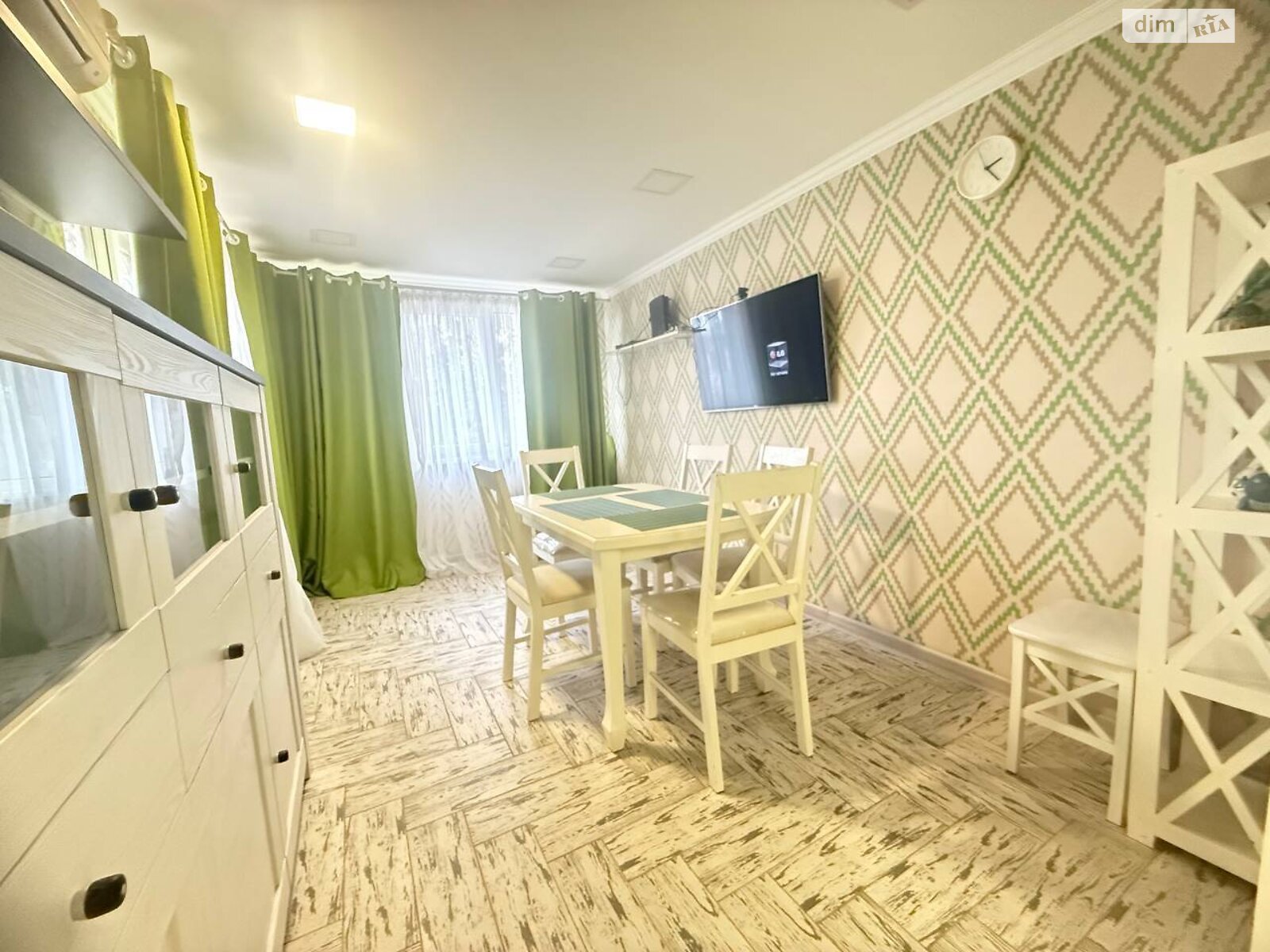 Продаж трикімнатної квартири в Чорноморську, на вул. Лазурна, фото 1