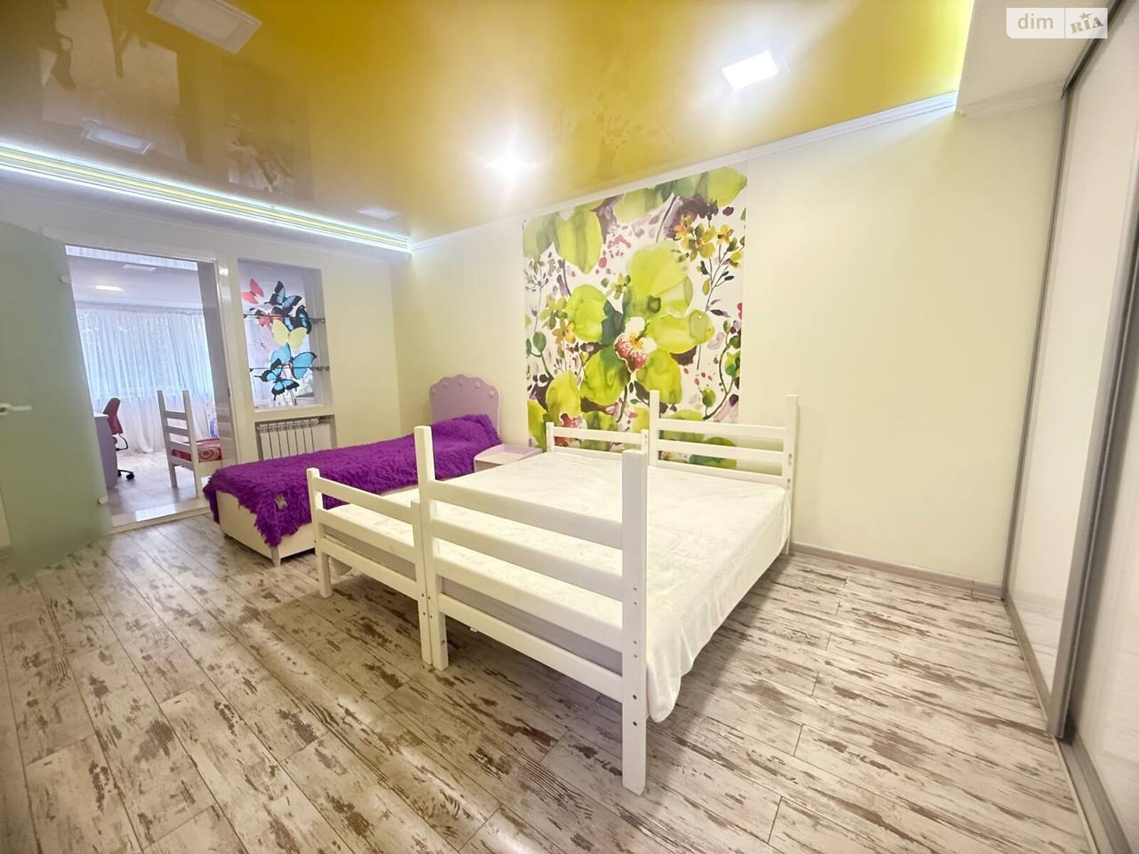 Продаж трикімнатної квартири в Чорноморську, на вул. Лазурна, фото 1