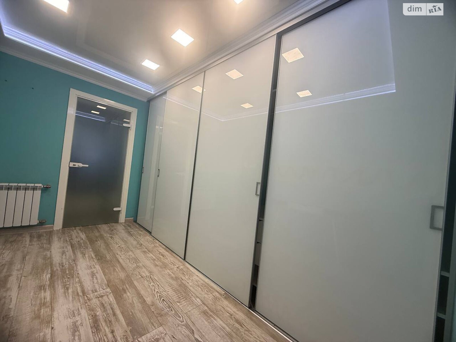 Продаж трикімнатної квартири в Чорноморську, на вул. Лазурна, фото 1