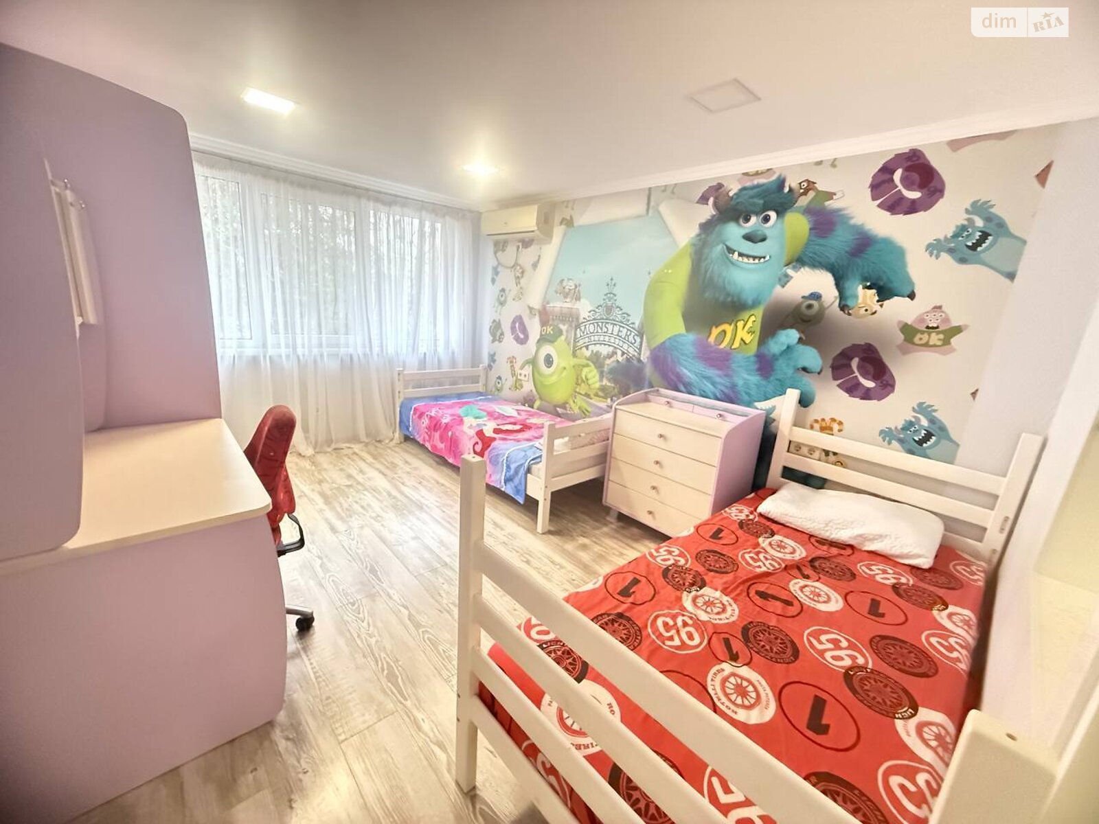 Продаж трикімнатної квартири в Чорноморську, на вул. Лазурна, фото 1