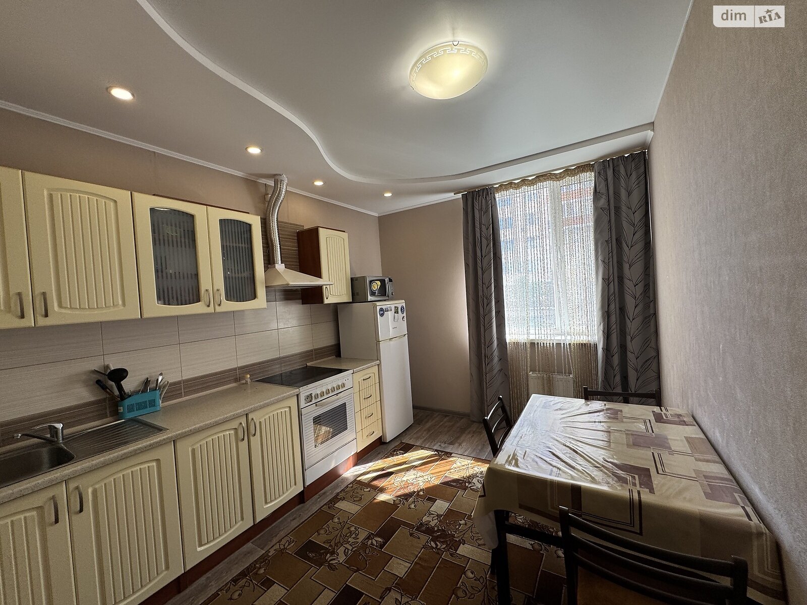 Продаж однокімнатної квартири в Чорноморську, на вул. Захисників України, фото 1 Продаж однокімнатної квартири в Чорноморську, на вул. Захисників України, фото 1