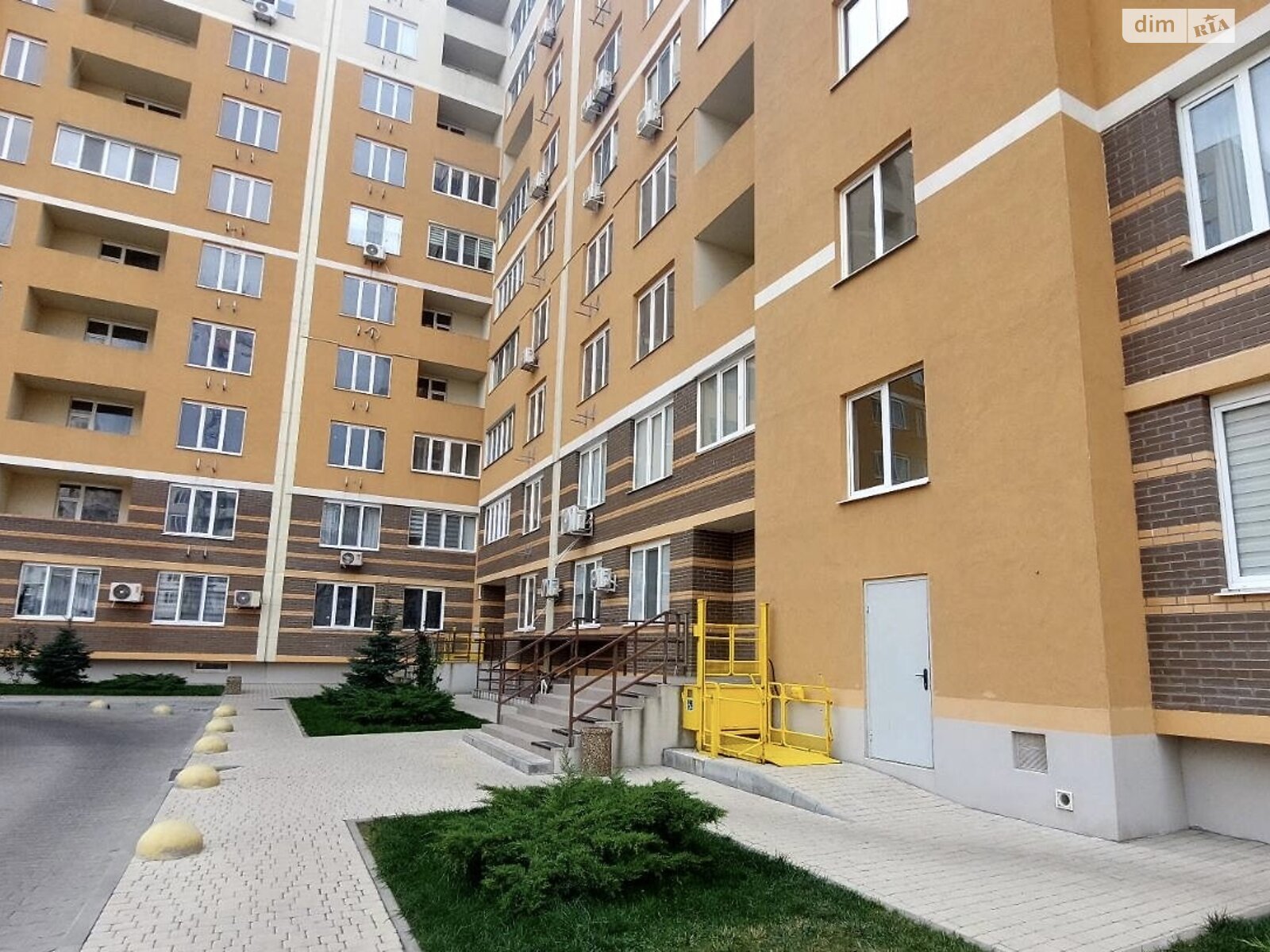 Продаж однокімнатної квартири в Чорноморську, на вул. Захисників України, фото 1