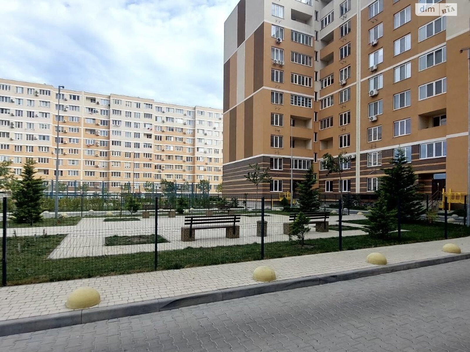 Продаж однокімнатної квартири в Чорноморську, на вул. Захисників України, фото 1