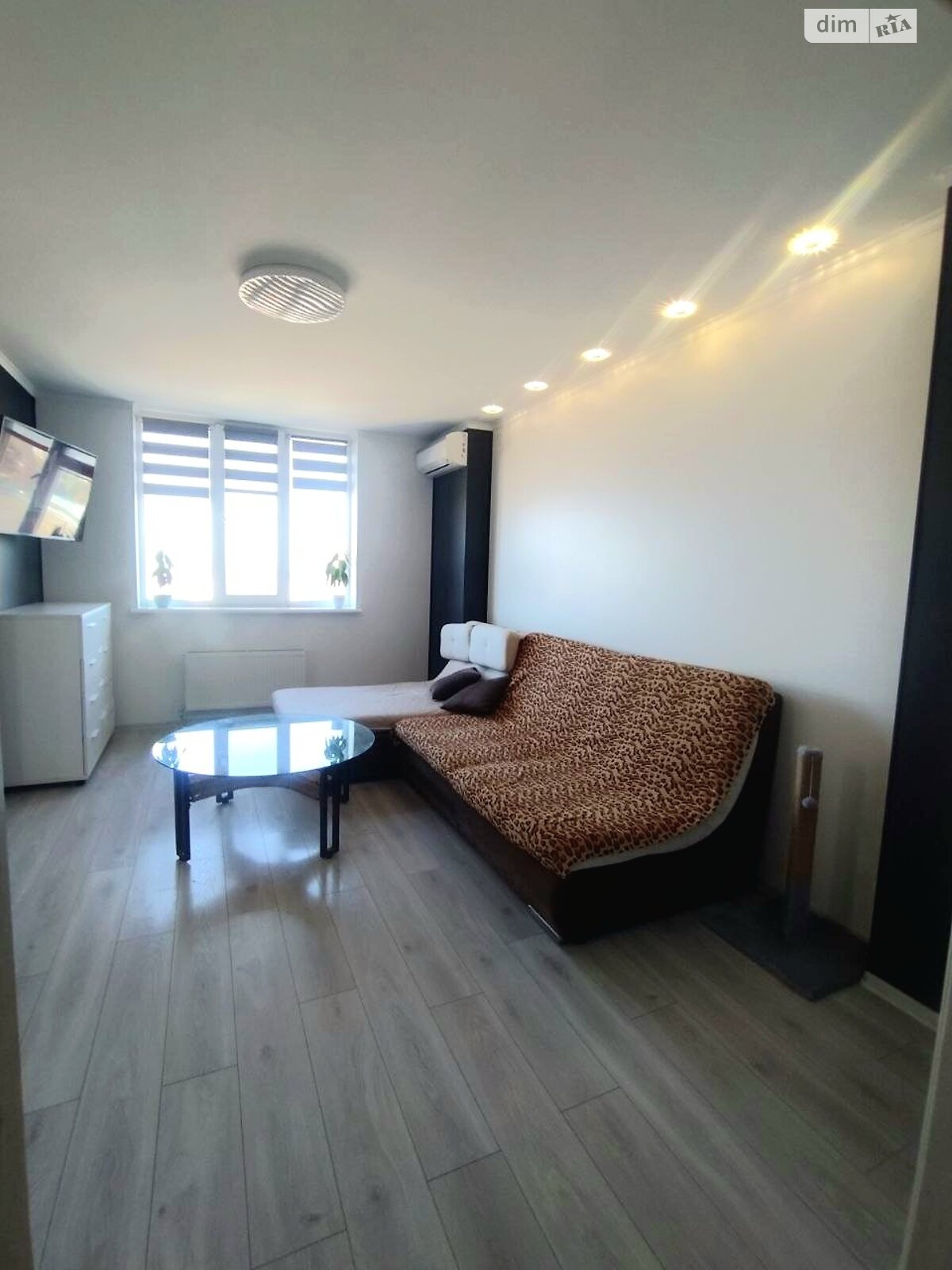 Продаж двокімнатної квартири в Чорноморську, на вул. Захисників України 40, район undefined фото 1