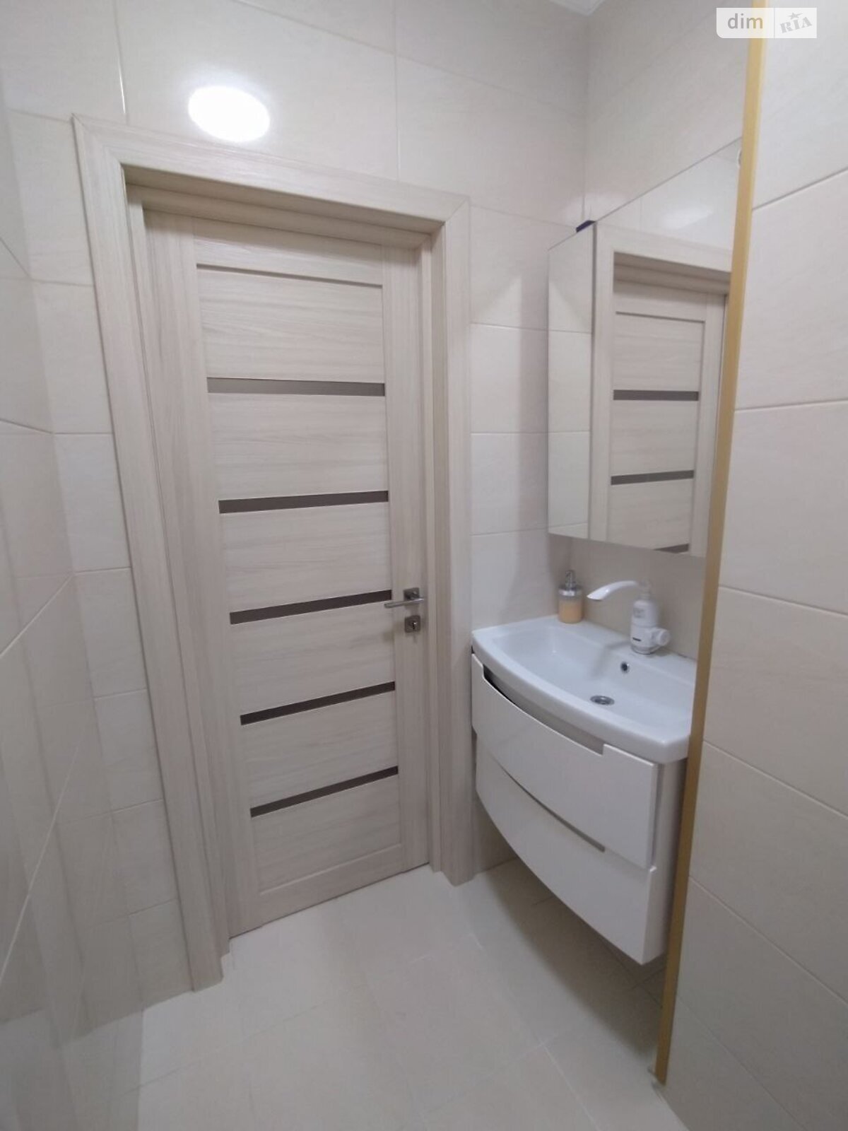 Продаж двокімнатної квартири в Чорноморську, на вул. Захисників України 40, район undefined фото 1