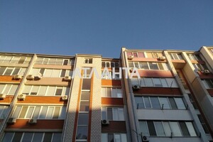 Продажа трехкомнатной квартиры в Черноморске, на ул. 1 Мая, район Ильичевск фото 2